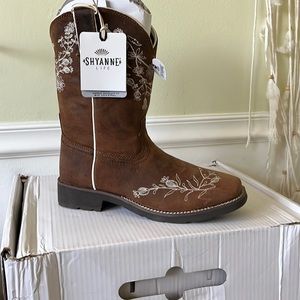 Women’s new cowboy boots w/tags purchased from Boot Barn